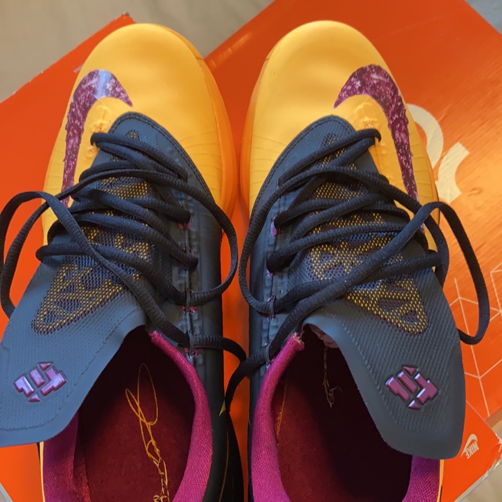 Shoes - Picture 2 of 13